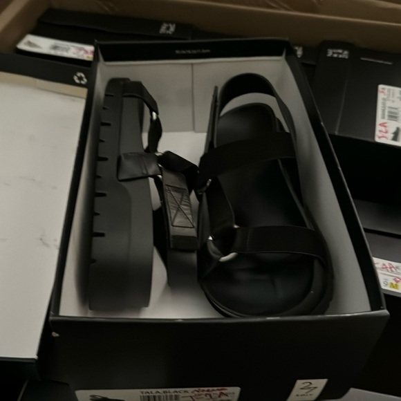 27 Edit Naturalizer Tala Women's Black Sandal - Picture 2 of 6